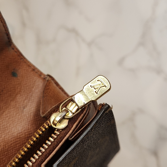 Authentic Louis Vuitton Monogram Sarah Wallet - Picture 7 of 13